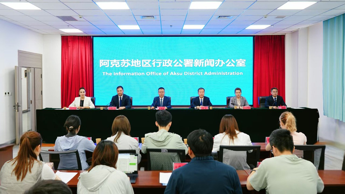 新疆阿克苏在大漠边缘筑起林果“绿色银行”